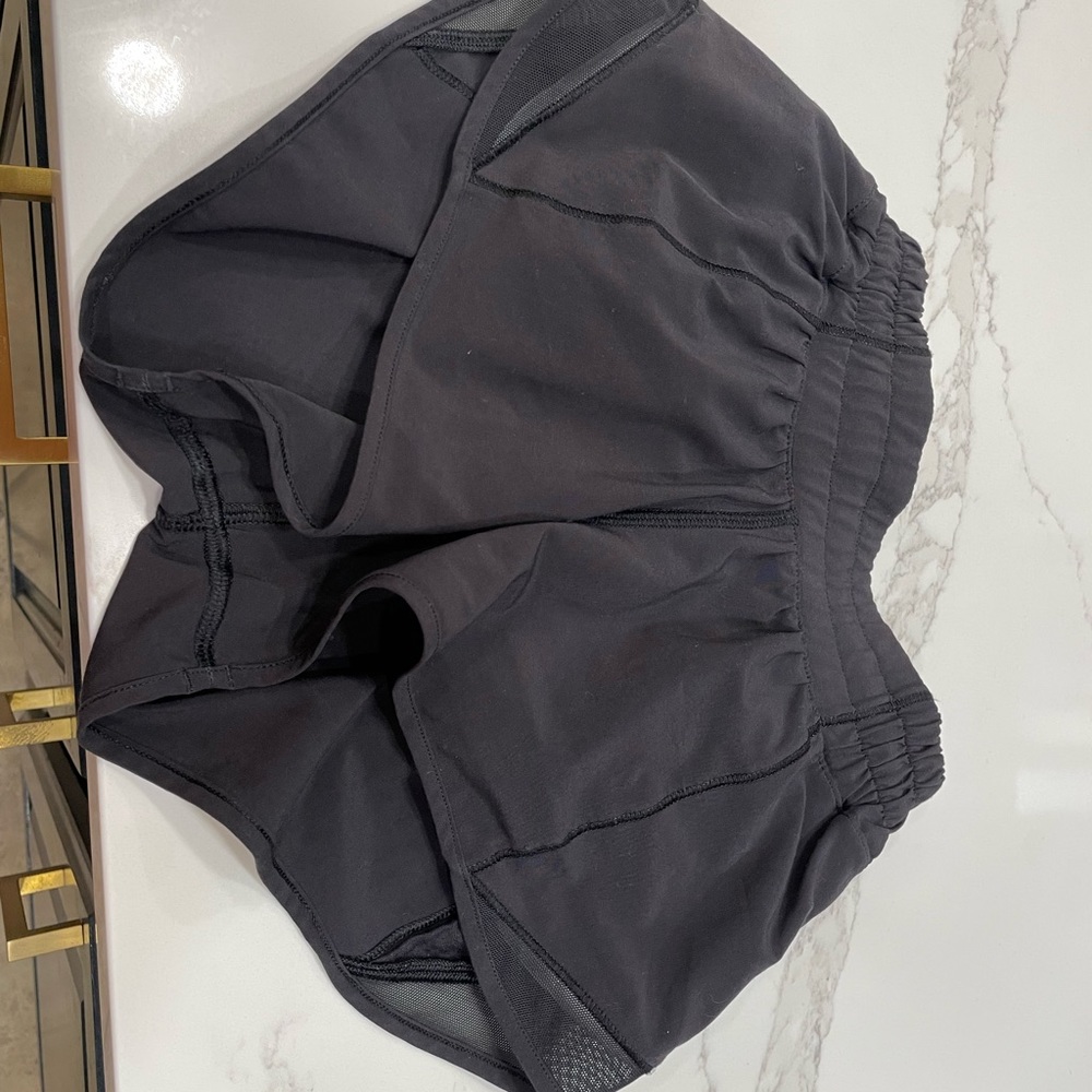 Lululemon hotty hot shorts 2.5 inch, low rise